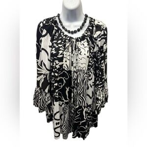 S/M.   NWT.  Sacred Threads Monochrome Artistic Blouse.  225196.  TURQ